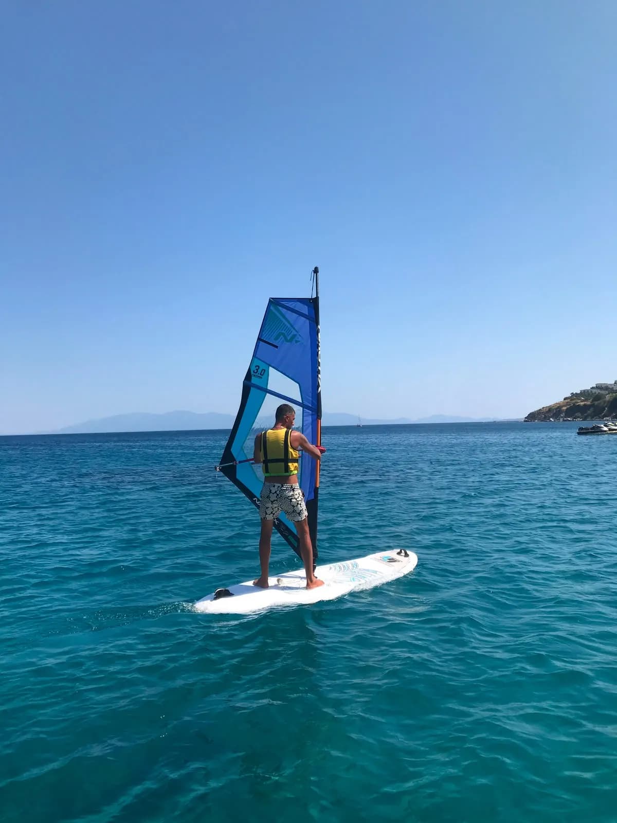 A windsurf participant making a controlled return in a Bodrum bay